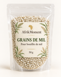 Proposition d’emballage AfrikMoment pour les grains de mil de 50 g destinés à la bouillie, en sachet transparent à étiquette crème.