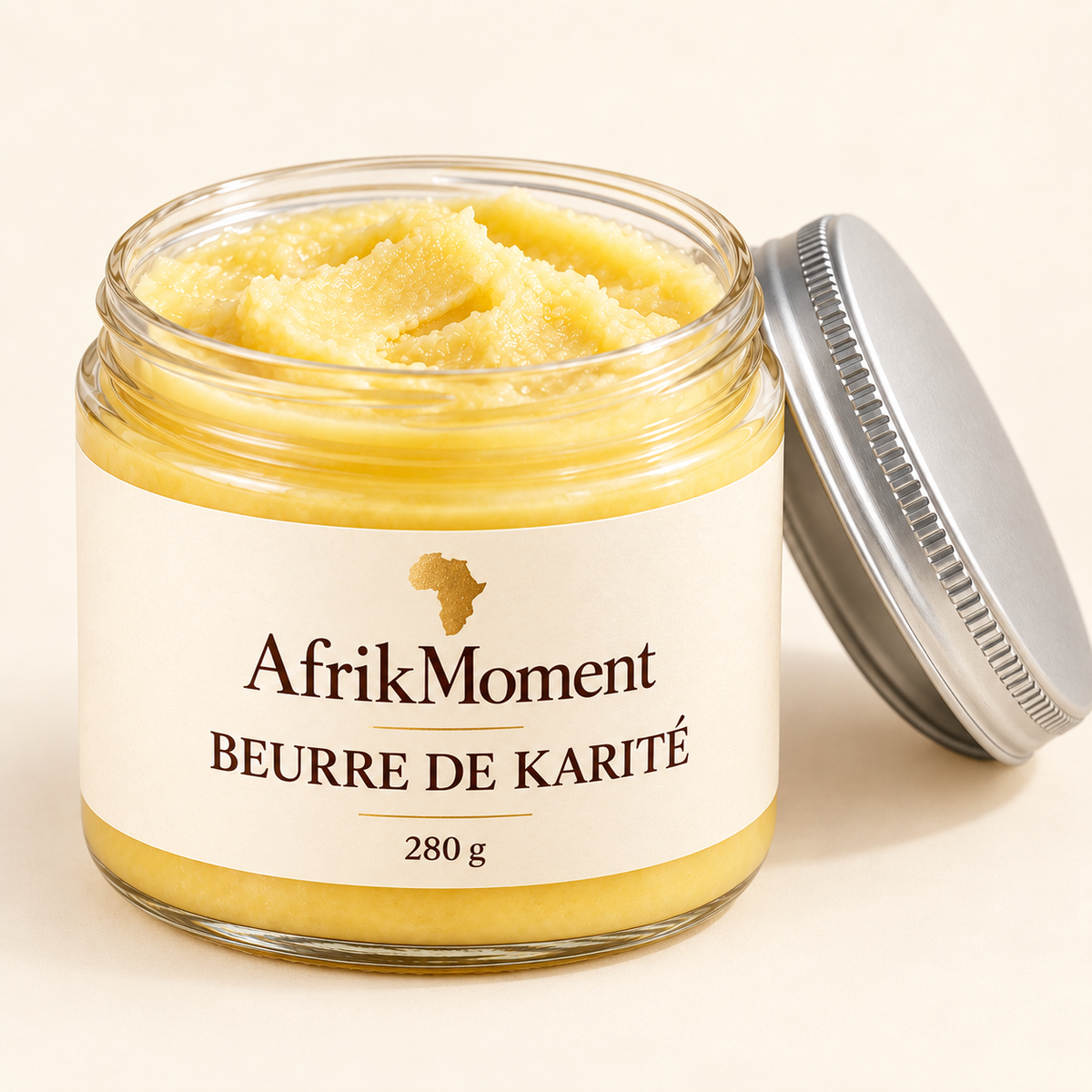 Illustration du pot de beurre de karité AfrikMoment ouvert, montrant une proposition de texture.